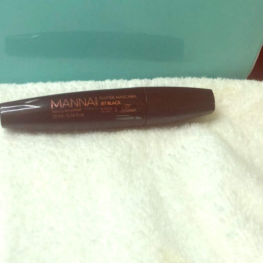 Manna Kadar Flutter Mascara